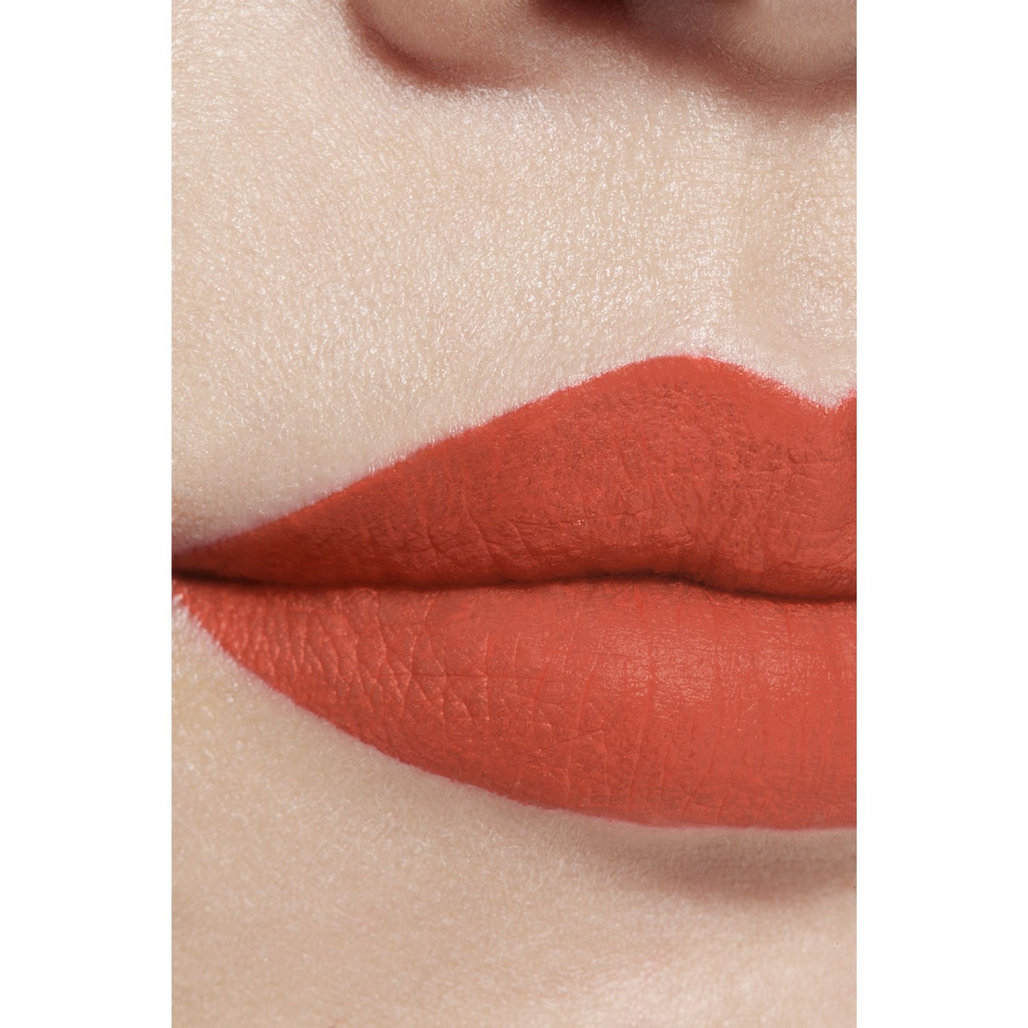 LA BARRA DE LABIOS LÍQUIDA MATE INTENSA DE LARGA DURACIÓN